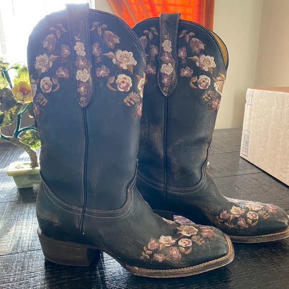 Cavenders top fringe boots
